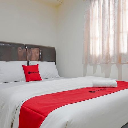 Reddoorz @ Jalan Biak Roxy Джакарта Екстериор снимка