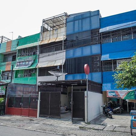 Reddoorz @ Jalan Biak Roxy Джакарта Екстериор снимка
