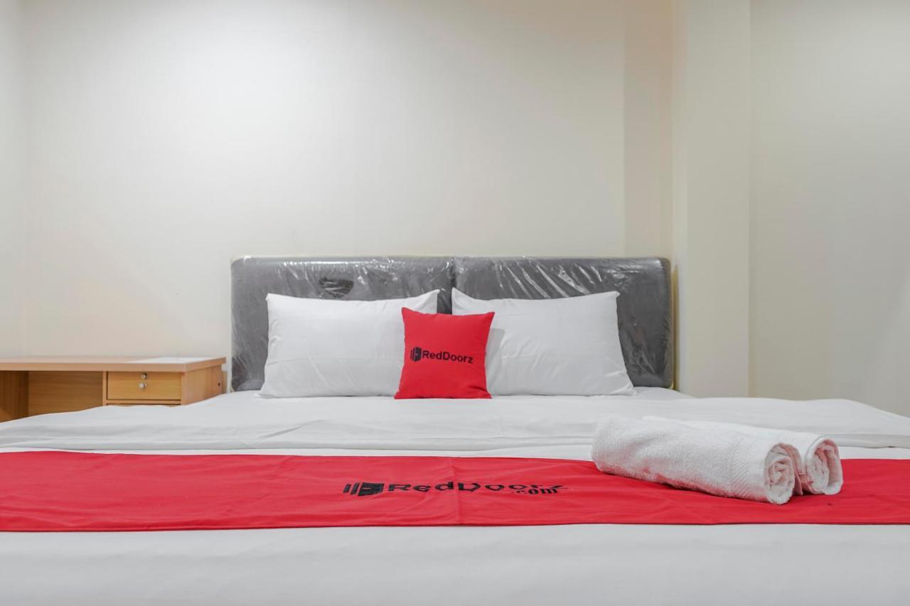 Reddoorz @ Jalan Biak Roxy Джакарта Екстериор снимка