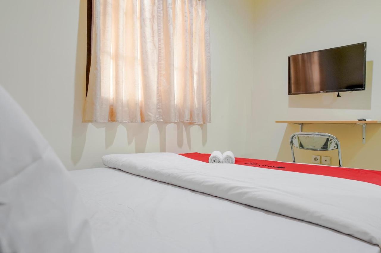 Reddoorz @ Jalan Biak Roxy Джакарта Екстериор снимка