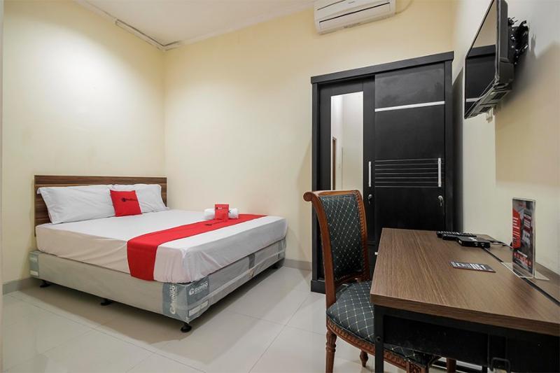 Reddoorz @ Jalan Biak Roxy Джакарта Екстериор снимка